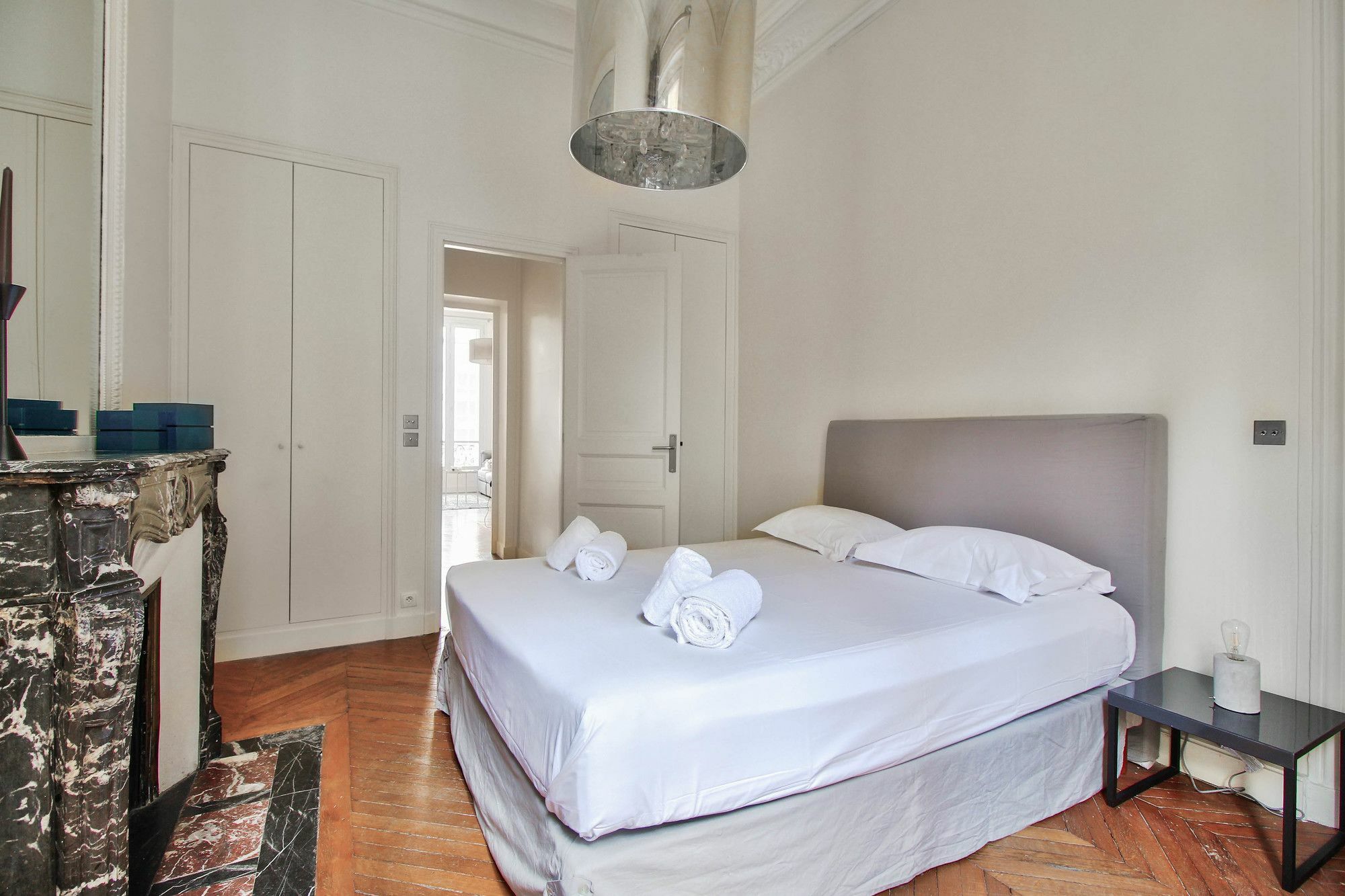 Guest Trotter - Saint Philippe Du Roule * Paris